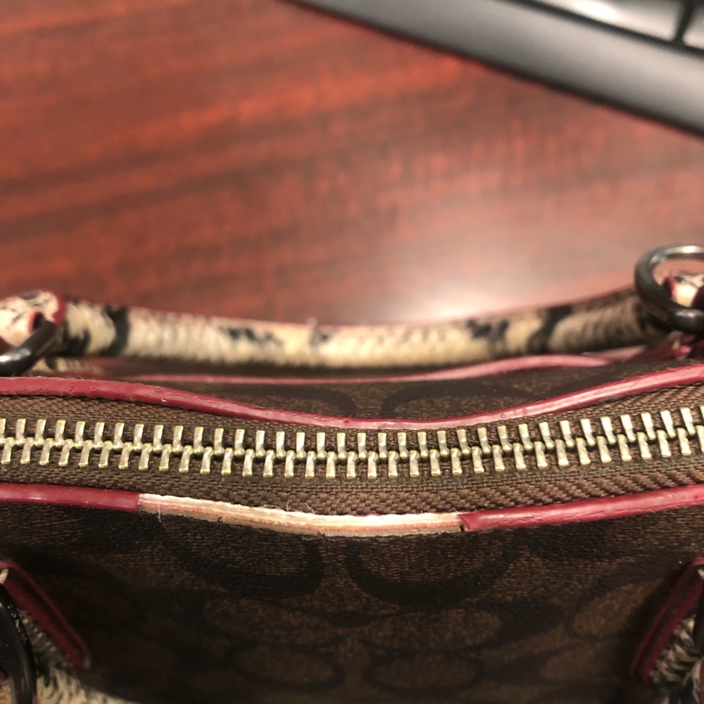 Authentic COACH purse & matching wallet - Picture 9 of 9
